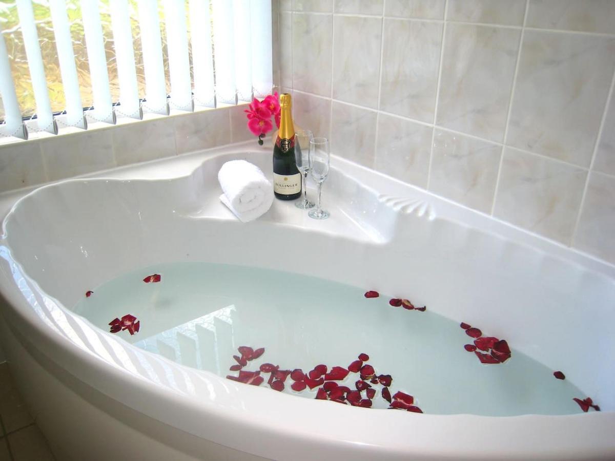 Arden Hill Farmhouse - Hot Tub, Snooker Table, Sleeps 16 Stratford-upon-Avon Dış mekan fotoğraf